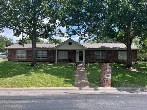 600 Robinhood Rd, Brenham, TX 77833