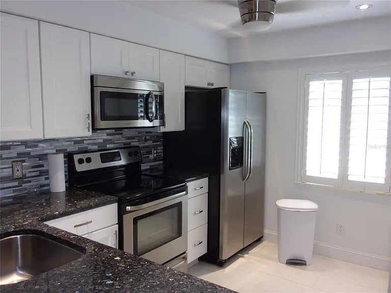 132 E Cypress Ct — Photo 2