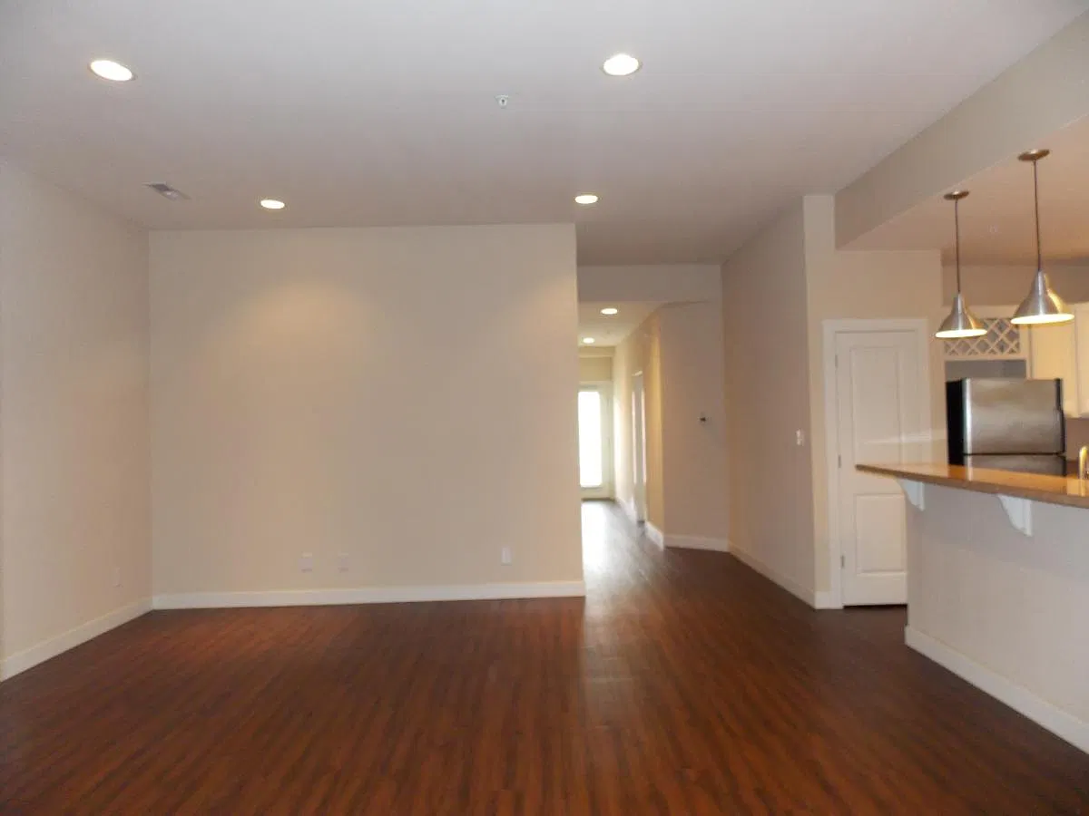 3 bed, 1472 sqft, $3,180 — Photo 2