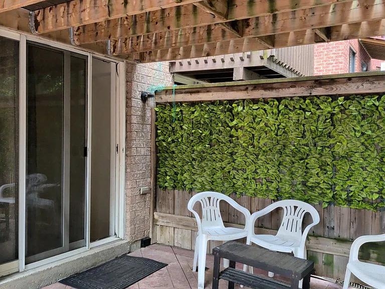 1206 Prestonwood Cres #BASEMENT — Photo 12