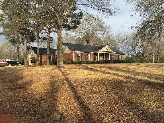 Striking front yard view!
