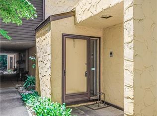 569 Hampton Ridge Dr, Akron, OH 44313