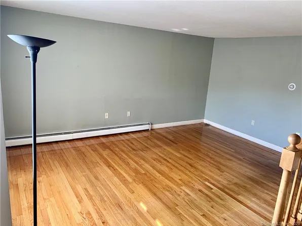 468 Woodbridge St APT 25, Manchester, CT 06042