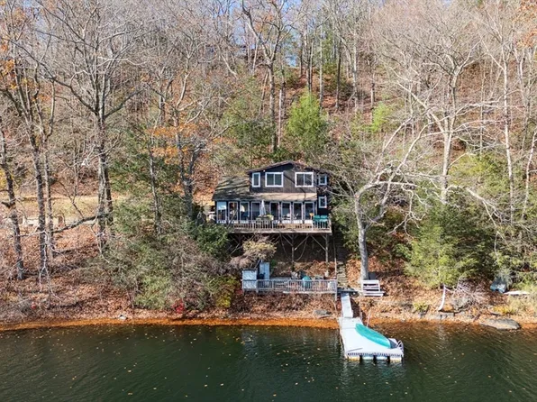 60 Goodrich Rd, Sturbridge, MA 01566