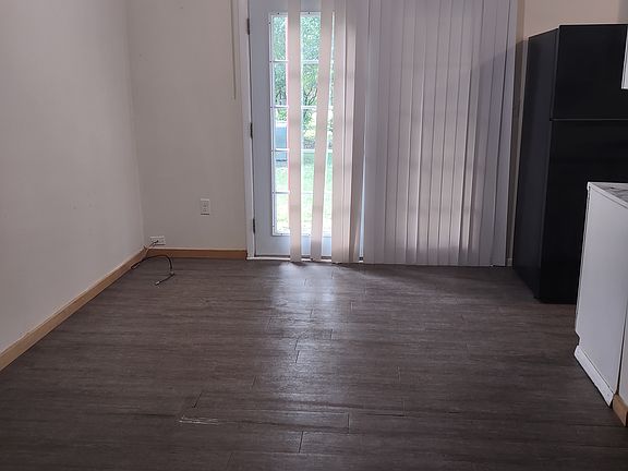 3rd image of 310 E Market St #11