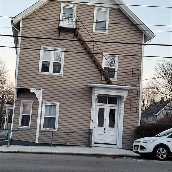 230 Pawtucket Ave — Photo 14