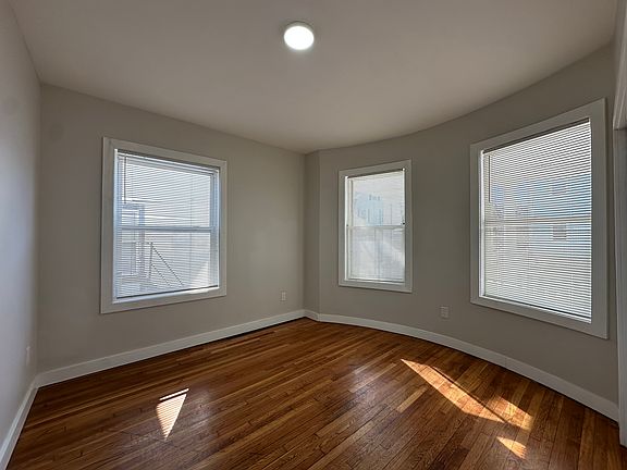 2nd image of 36 Abbotsford St #34