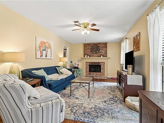 2nd image of 2061 Dupre St