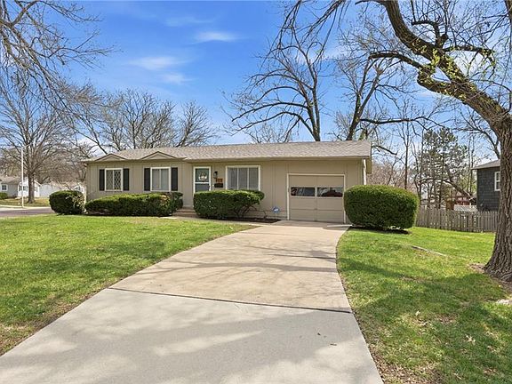 4th image of 9915 Grandview Dr
