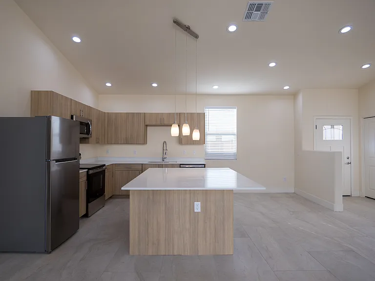 1620 E Hedrick Dr #1 — Photo 5