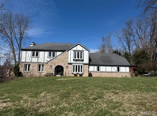 13 Jamestown Farm Dr, Florissant, MO