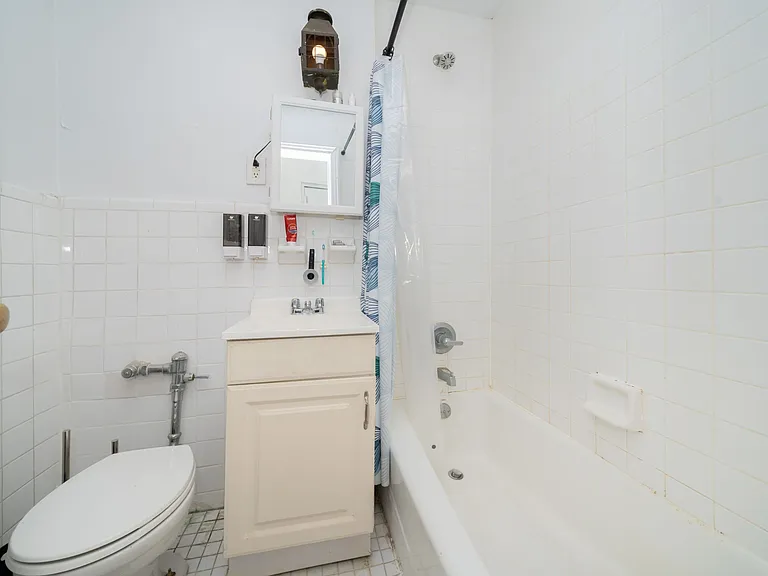 344 W 17th St #1-D — Photo 9