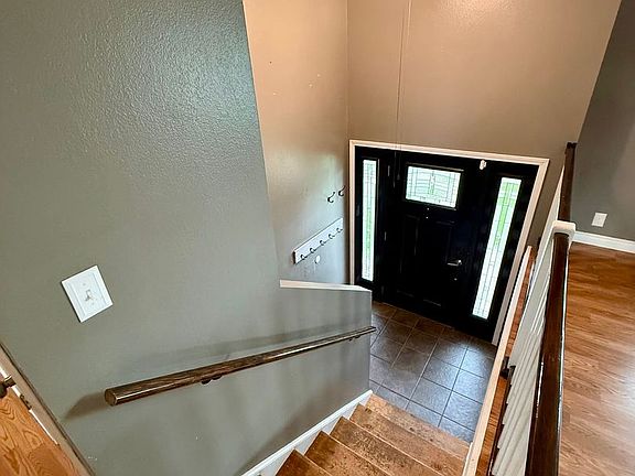 3rd image of 2542 Stafford Dr