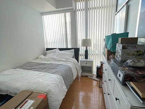 4th image of 38 Grenville St #3307