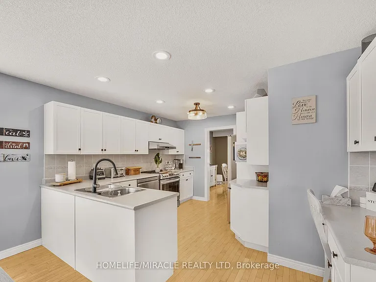 22 Devonleigh Dr — Photo 6