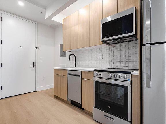 5th image of 102 E 53rd St #5B