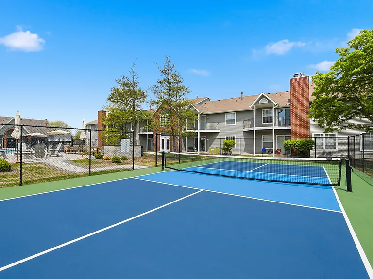Deer Valley Apartments — Photo 31