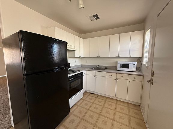 3rd image of 556-568 W Wilson Ave #556-B