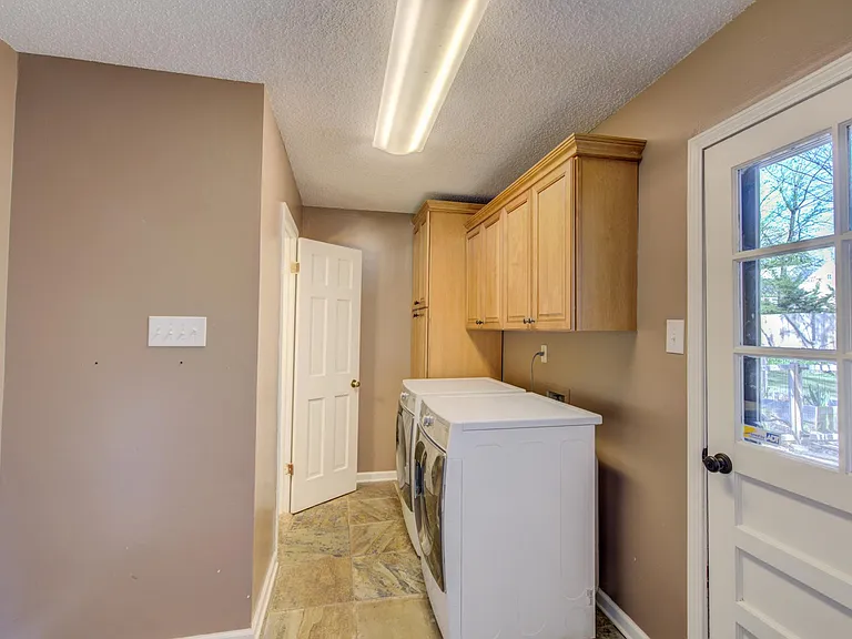 8084 Dogwood Villa Dr — Photo 9