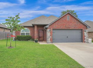 14706 S Lakewood Pl, Bixby, OK 74008