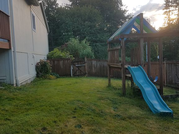 3rd image of 5421 73rd Ave NE