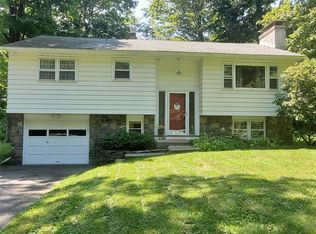 163 Roosevelt Rd, Hyde Park, NY 12538