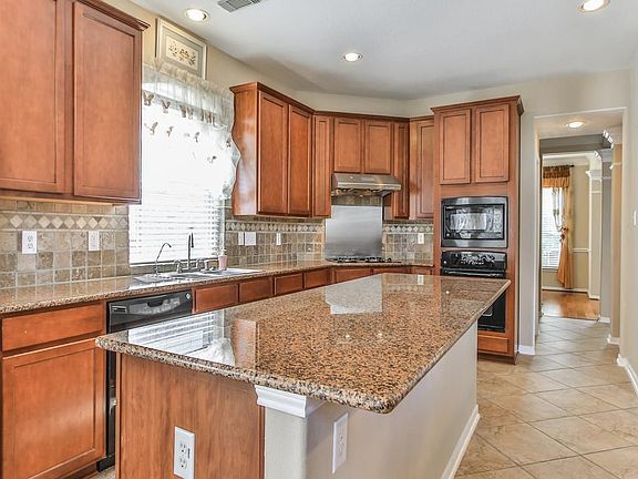 3rd image of 12509 Stonebrook Dr