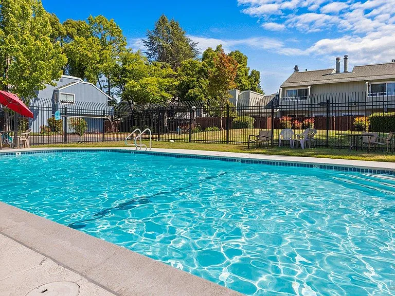601 Racquet Club Cir — Photo 39