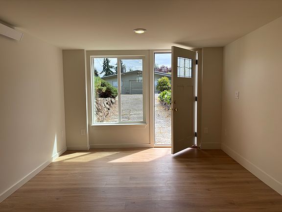 5th image of 9521 12th Ave NW #2