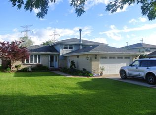 7527 W 83rd St, Bridgeview, IL 60455