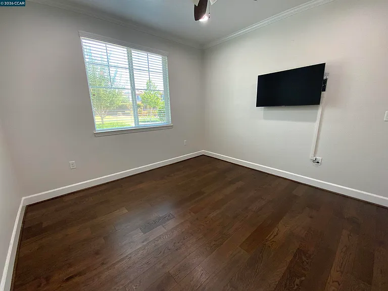 1826 Rosemary Dr — Photo 10