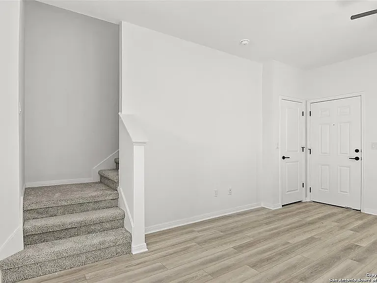 3 bed, 2.5 bath, 1320 sqft, $1,895 — Photo 2