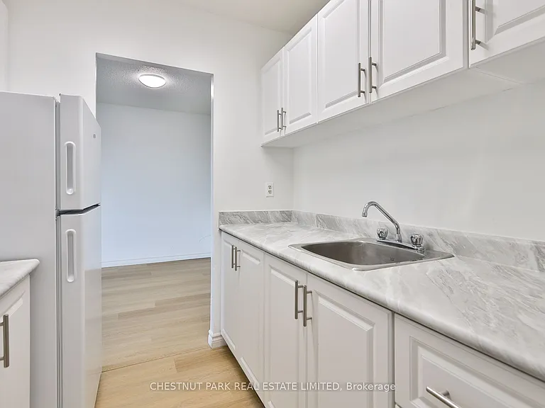888 Glen St #507 — Photo 6