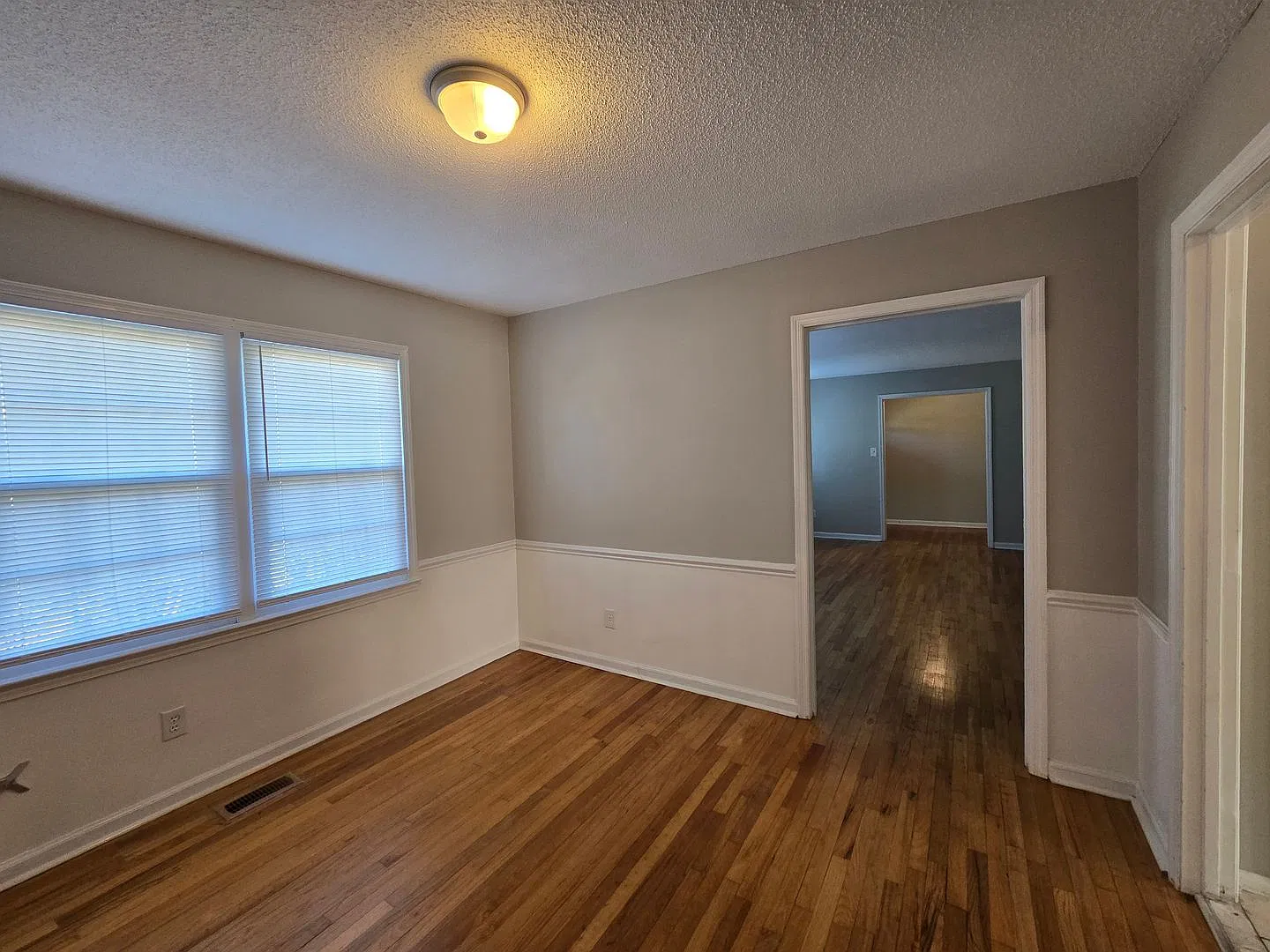 622 Bedford ~ Summerhill — Photo 3