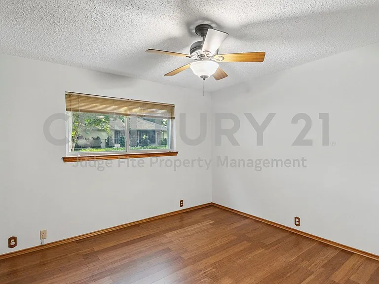 1308 Clubhouse Ct — Photo 21