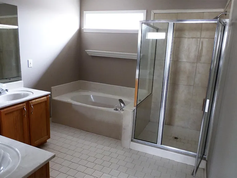8669 Ashley Glen Cir N — Photo 5