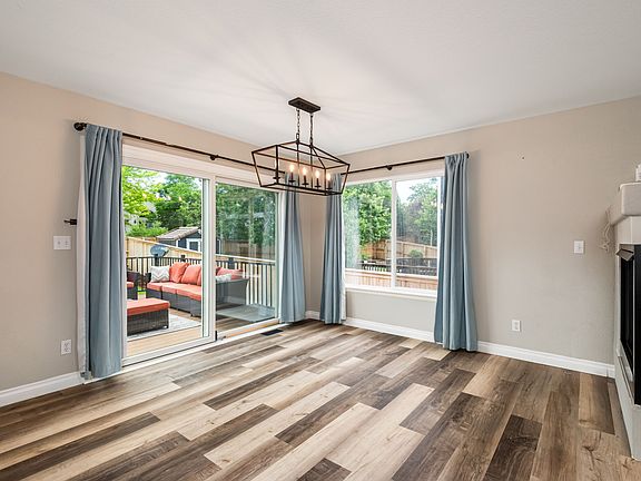 3rd image of 4779 Waldenwood Dr