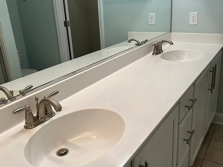 3380 Eastman Dr — Photo 7