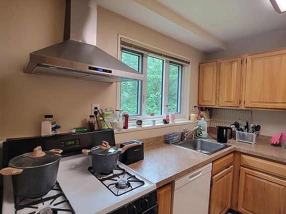 2nd image of 10407 Montrose Ave APT 201