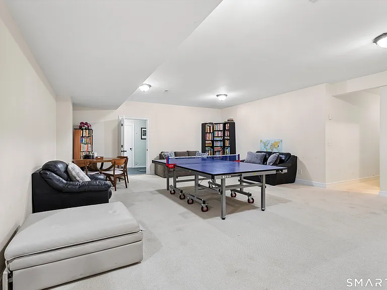 87 Kings Hwy S — Photo 28