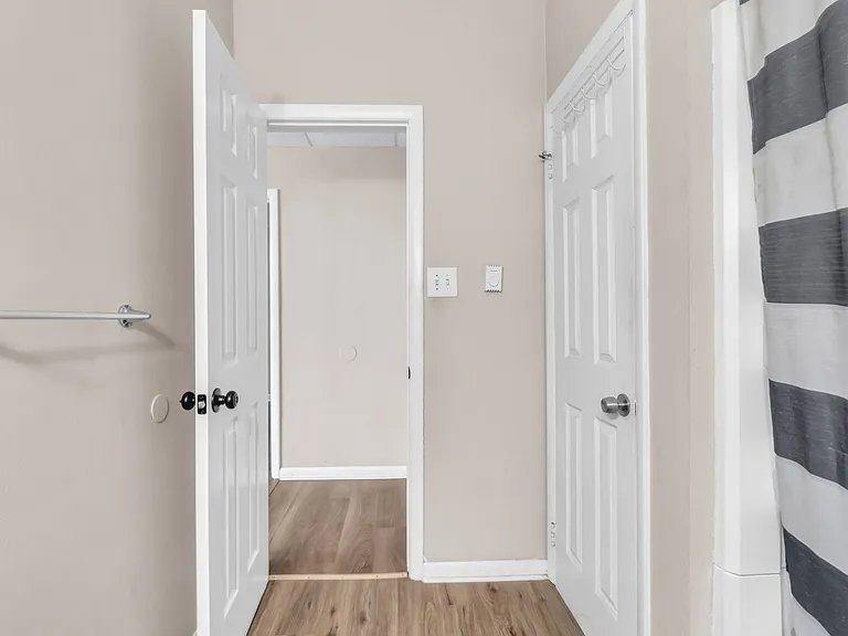 439 W Walnut St — Photo 22