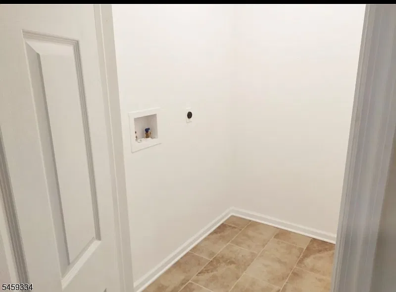 3 bed, 1.0 bath, $2,500 — Photo 3