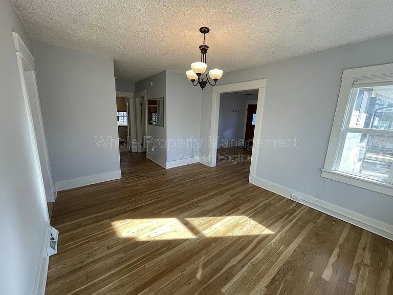 4909 Beach Ct — Photo 9