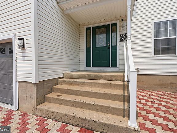 4th image of 2347 Maple Ave