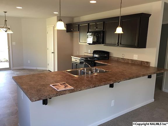 5th image of 221 Sedgewick Dr