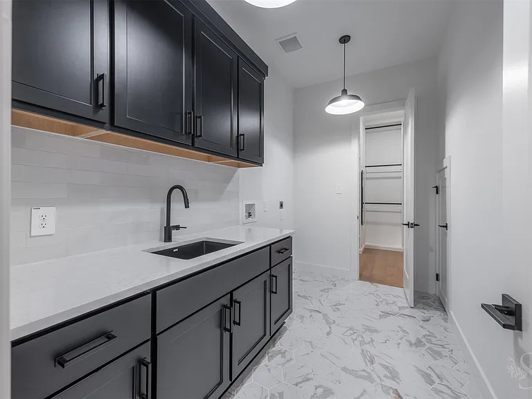 4318 Driftrose Dr — Photo 31