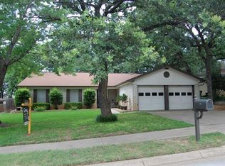 813 Spring Lake Dr, Bedford, TX 76021