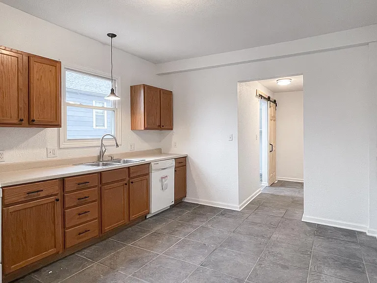 220 Brooklyn Ave — Photo 11