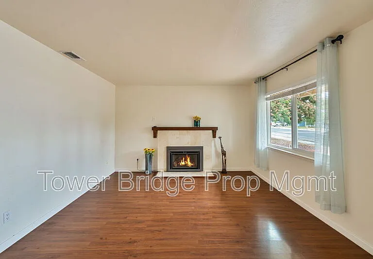 1317 School St — Photo 4