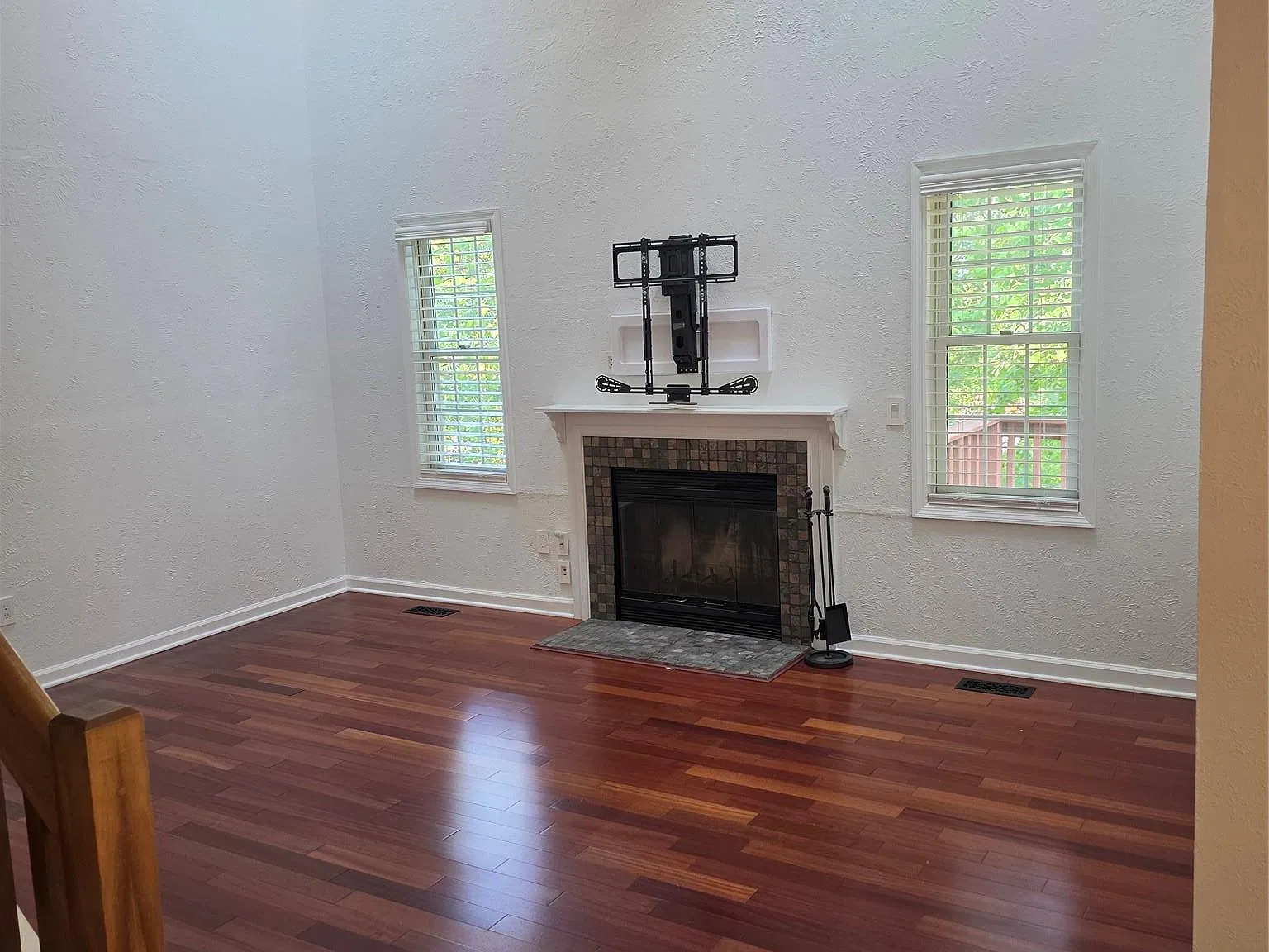 3 bed, 4.0 bath, 2272 sqft, $3,900 — Photo 4